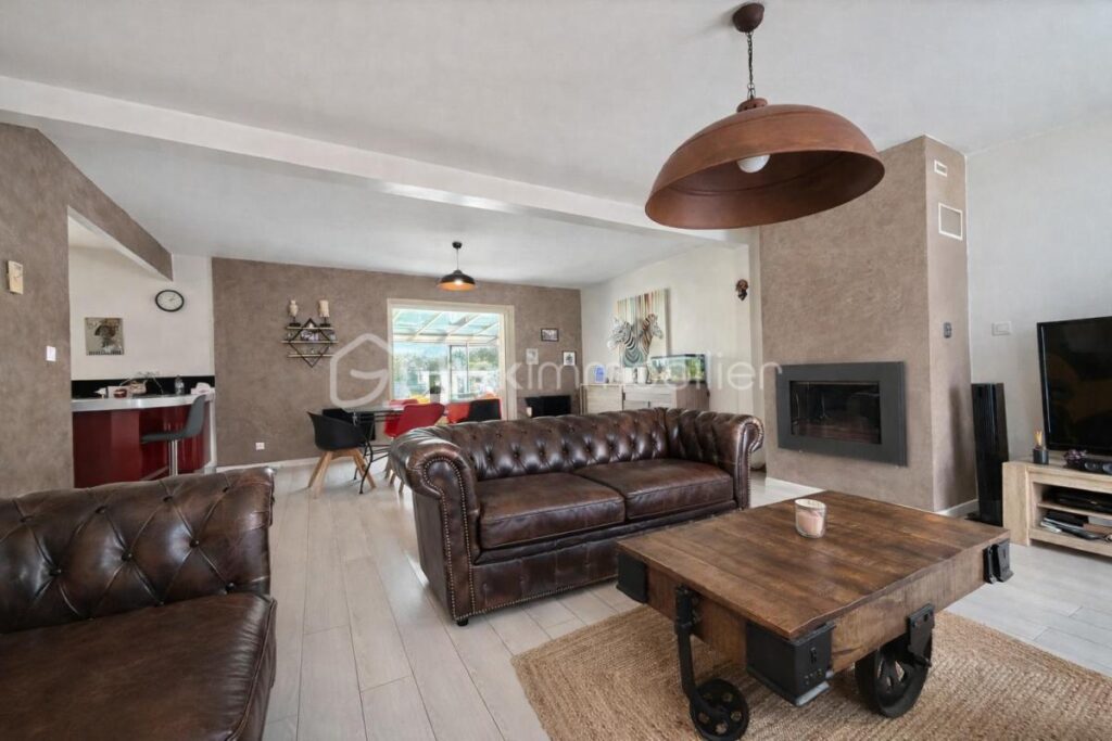 À vendre – Ensemble immobilier avec fort potentiel aux portes de Meaux, sur la commune de Poincy – 10 pièces – 8 chambres – 245 m²