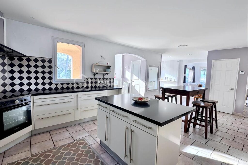 Achat d&rsquo;une Villa 137m² 5 pièces 4 chambres avec piscine à Brignoles secteur résidentiel – 5 pièces – 4 chambres – 131 m²
