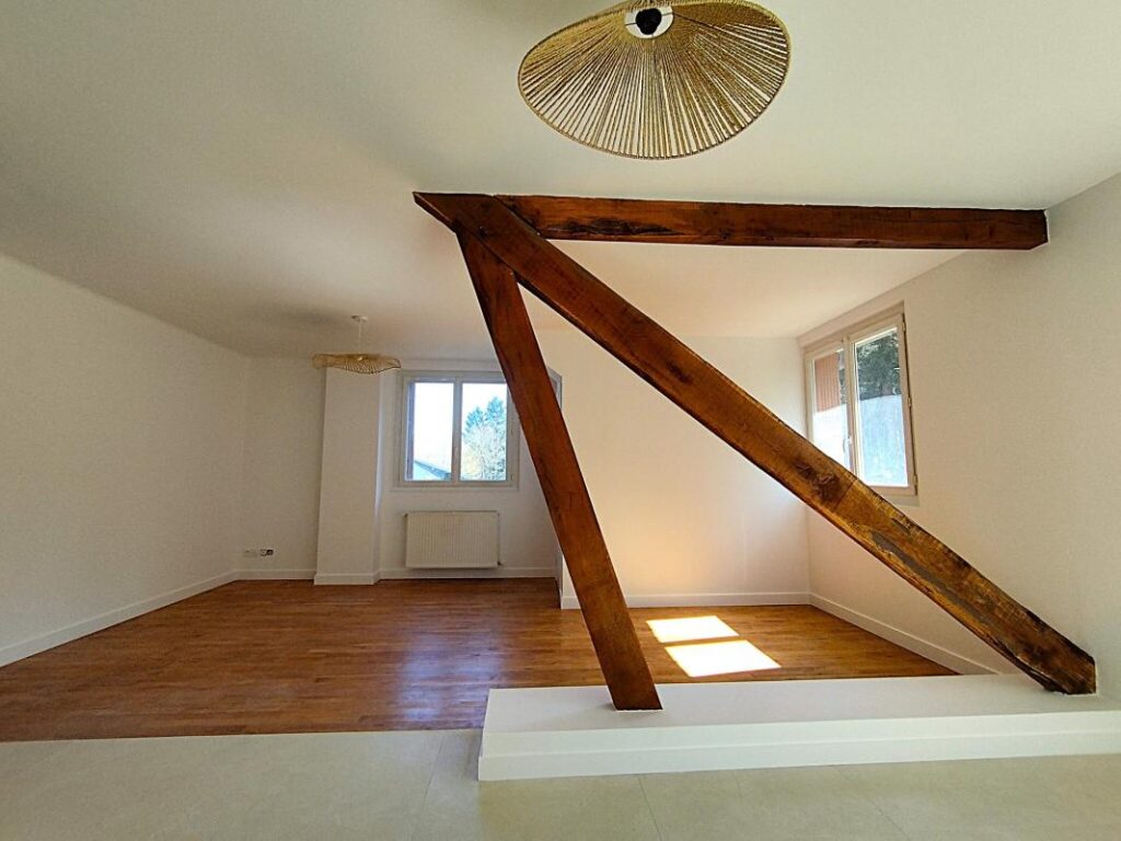 T3 à rénover proche IUT – 3 pièces – 2 chambres – 67 m²