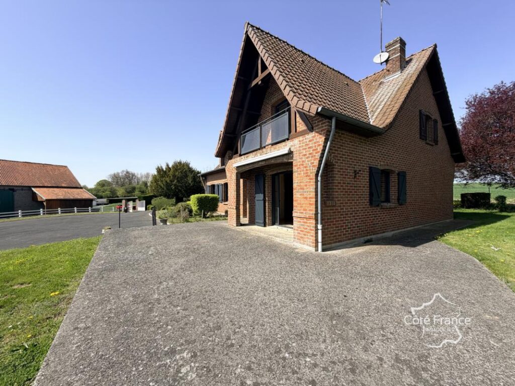 02120 Maison de caractère, cadre privilégié à SAISIR – 7 pièces – 5 chambres – 192 m²