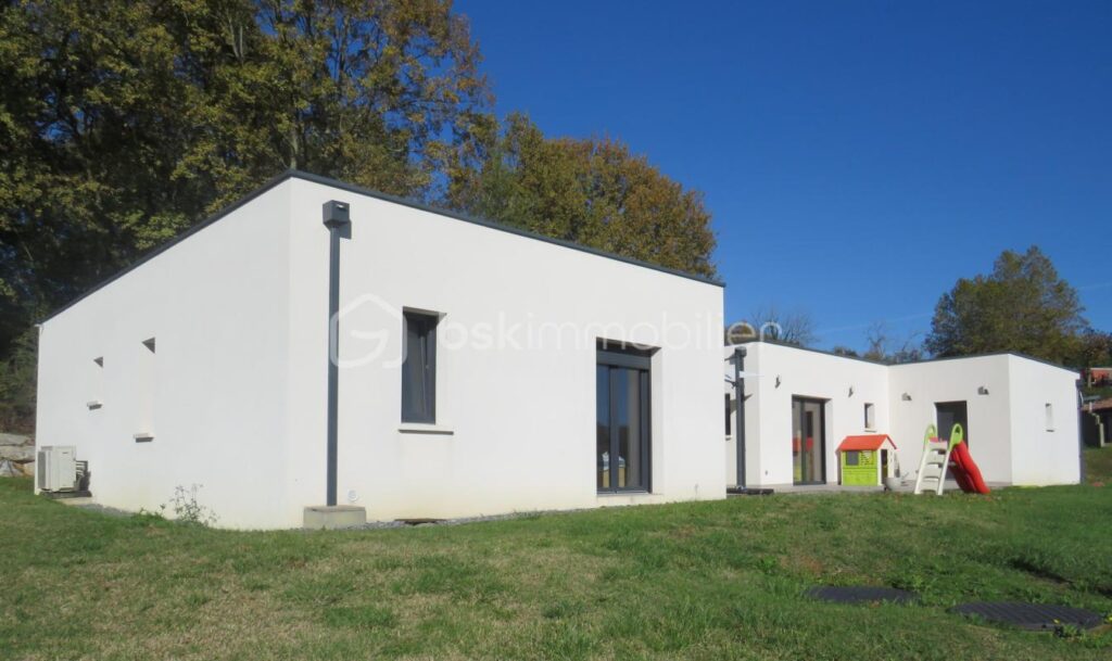 Maison plain-pied récente de 135 m² dans un cadre idyllique du Bas-Armagnac, RT 2012 sous garantie décennale – 4 pièces – 3 chambres – 135 m²