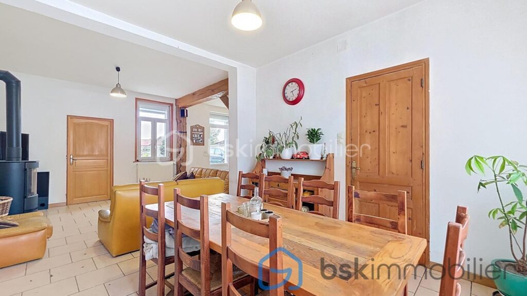 Maison semi-individuelle 4 chambres et parking spacieux – 6 pièces – 4 chambres – 162 m²