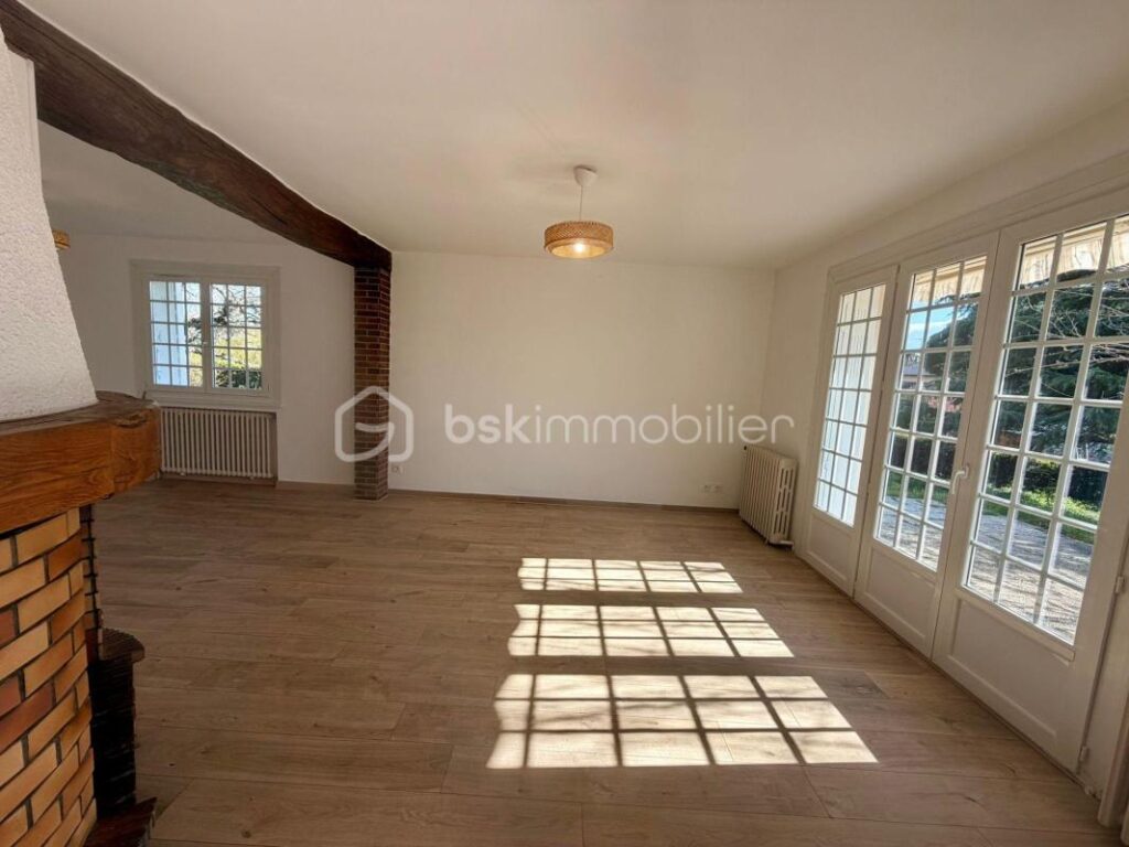 Maison 3 chambres – Vue dégagée sur la Côte Roannaise – Garage – Villerest (42) – 4 pièces – 3 chambres – 83 m²