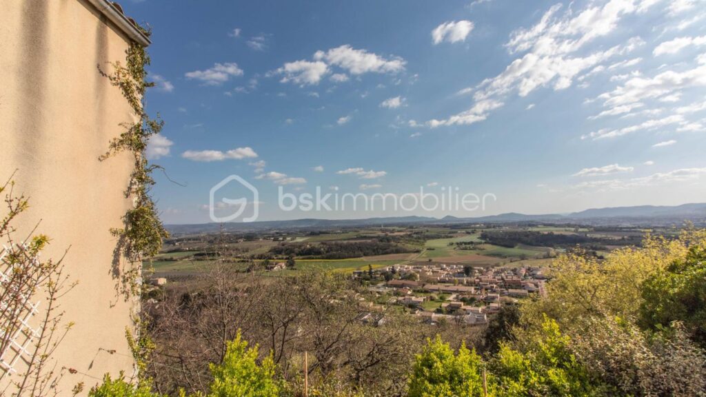 EXCLUSIVITÉ – Maison en pierre avec vue panoramique – Savasse (Drôme provençale) – 7 pièces – 3 chambres – 130 m²