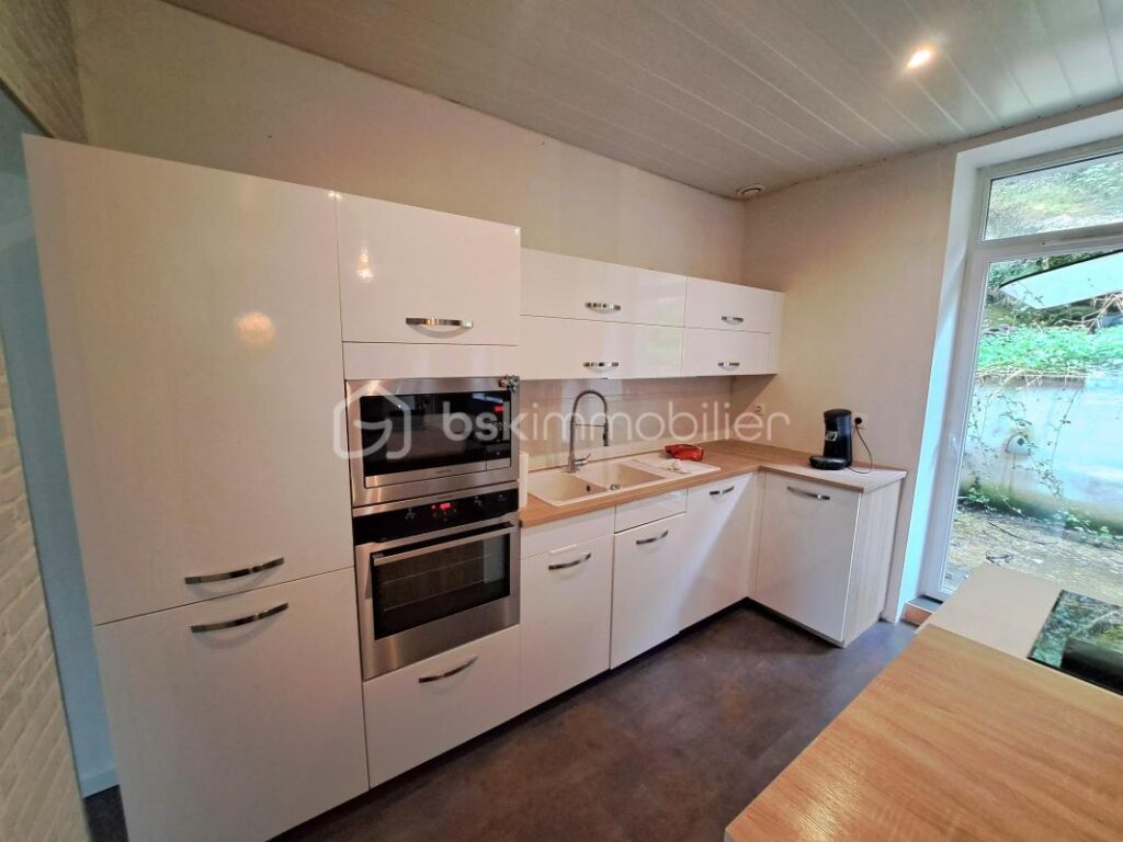 Maison lumineuse avec vue dégagée – Fort potentie – 5 pièces – 1 chambre – 150 m²