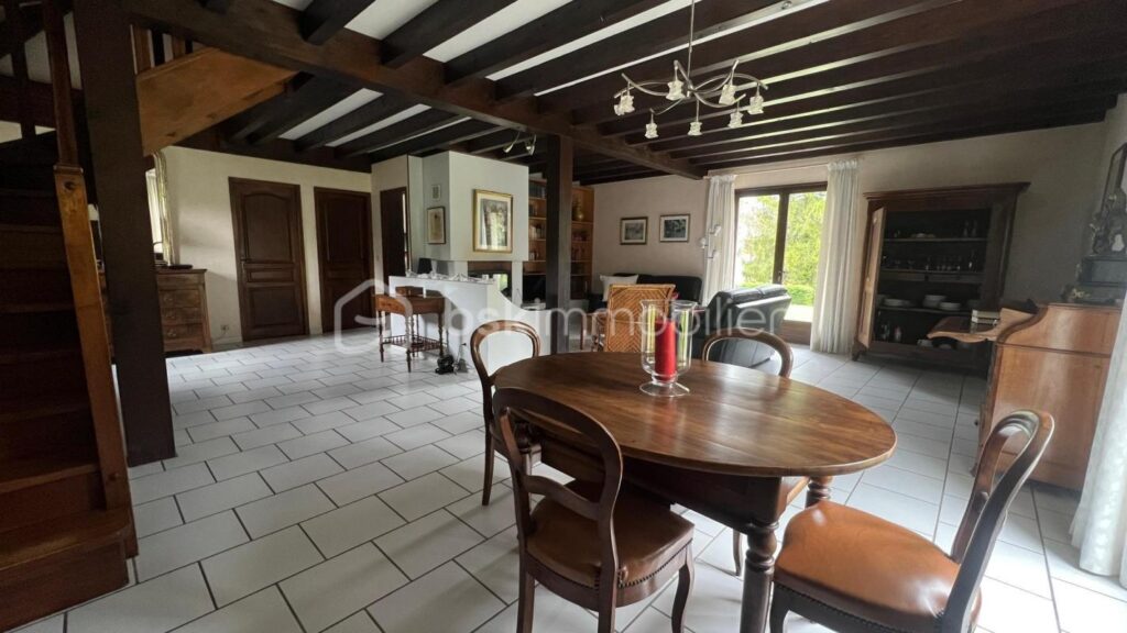 Maison de 168m² sur terrain de 2167m² – 5 pièces – 3 chambres – 168 m²