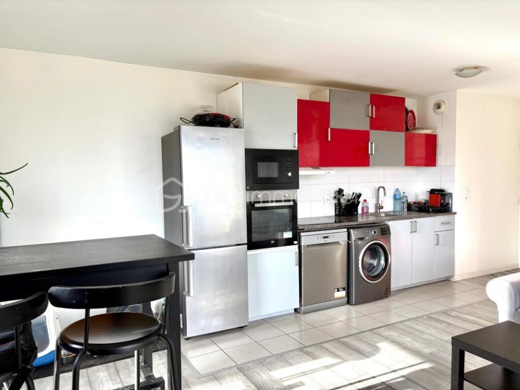 Appartement F4 avec balcon et 2 places de parkings en sous sol – 4 pièces – 3 chambres – 74 m²