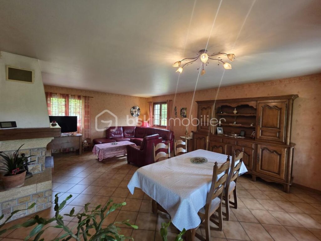 Maison traditionnel à Paron (89100), à 10 min de la gare de Sens – 4 pièces – 3 chambres – 121 m²