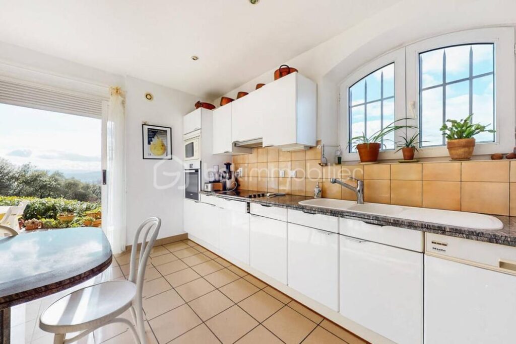 Maison Type 4 / 5 136 m² sur 1400 m² de terrain – 5 pièces – 3 chambres – 136 m²