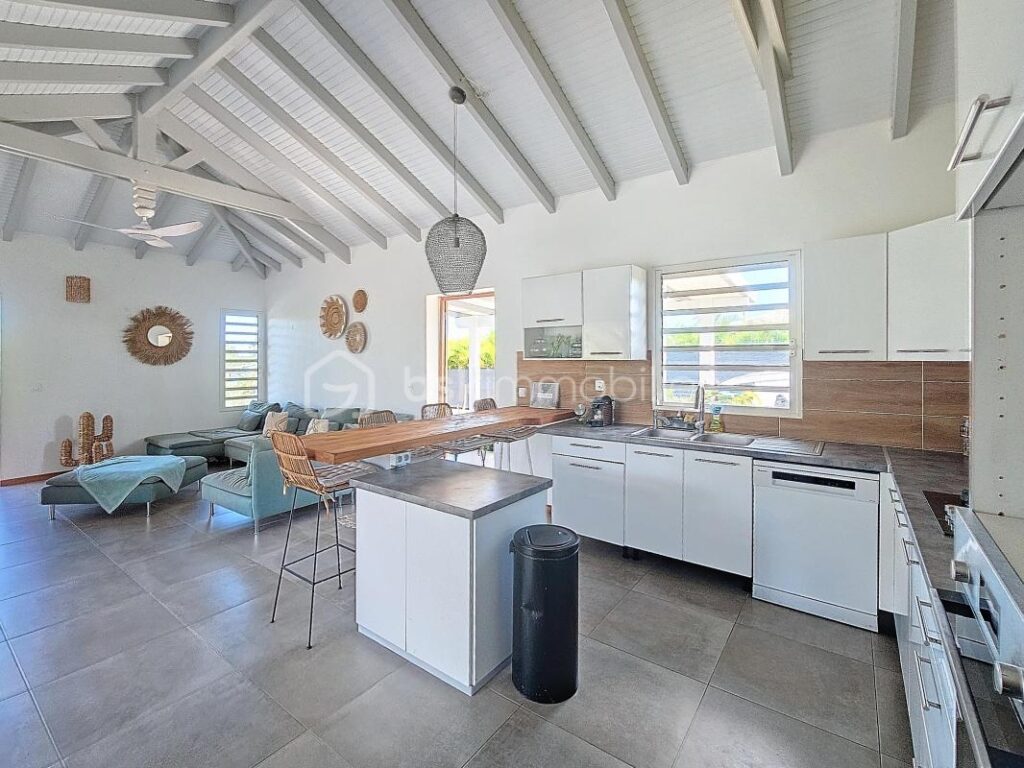 Maison contemporaine avec piscine et résiduel de construction – 4 pièces – 3 chambres – 119 m²