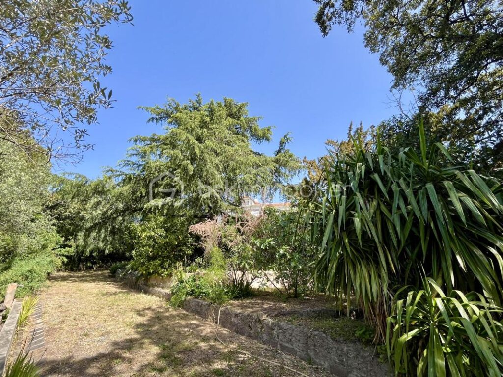 Centre de Saint-Raphaël – Élégante propriété de caractère des années 1930, vue mer sur un emplacement d’exception – 11 pièces – 5 chambres – 320 m²