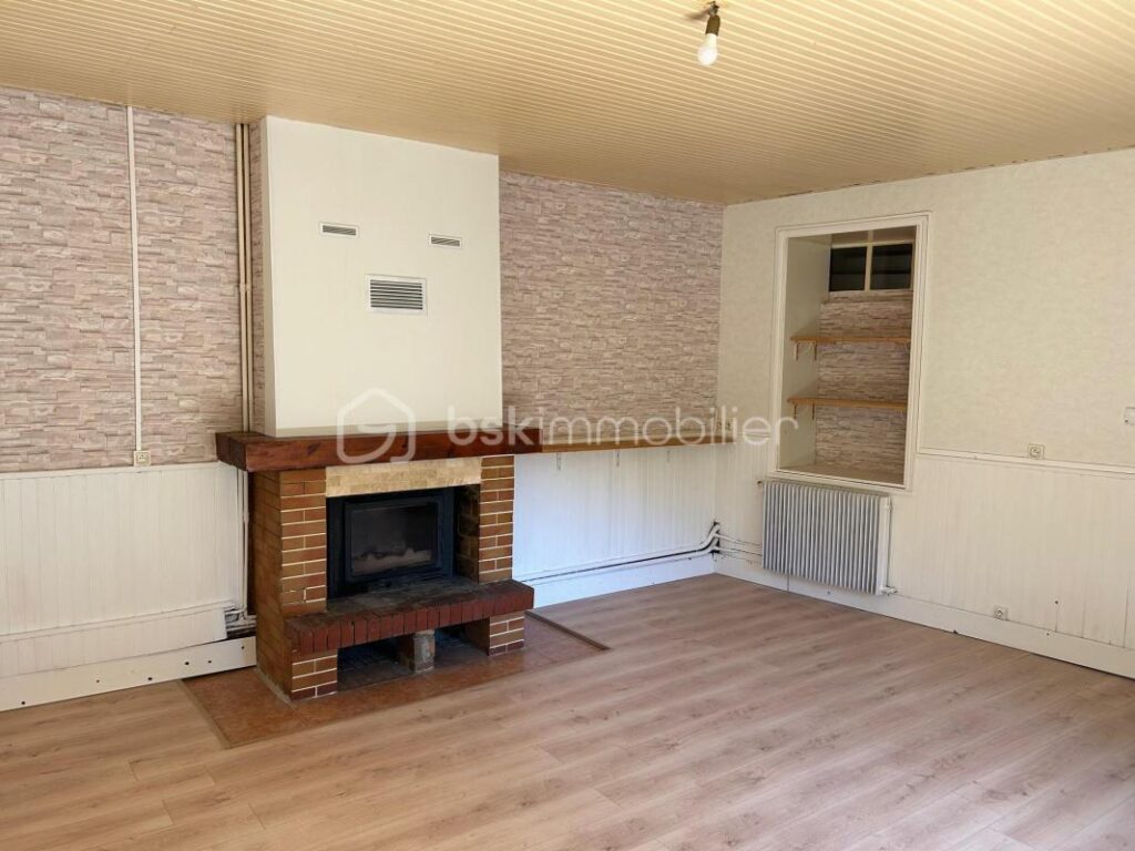 MAISON DE 122M2 A MONTHERME – 5 pièces – 3 chambres – 122 m²