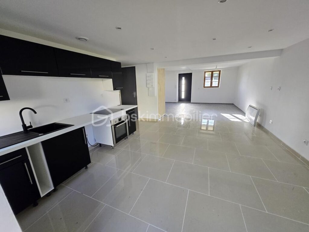 Magnifique Maison de village de 133m² à Saint Léger des Vignes – 6 pièces – 5 chambres – 133 m²