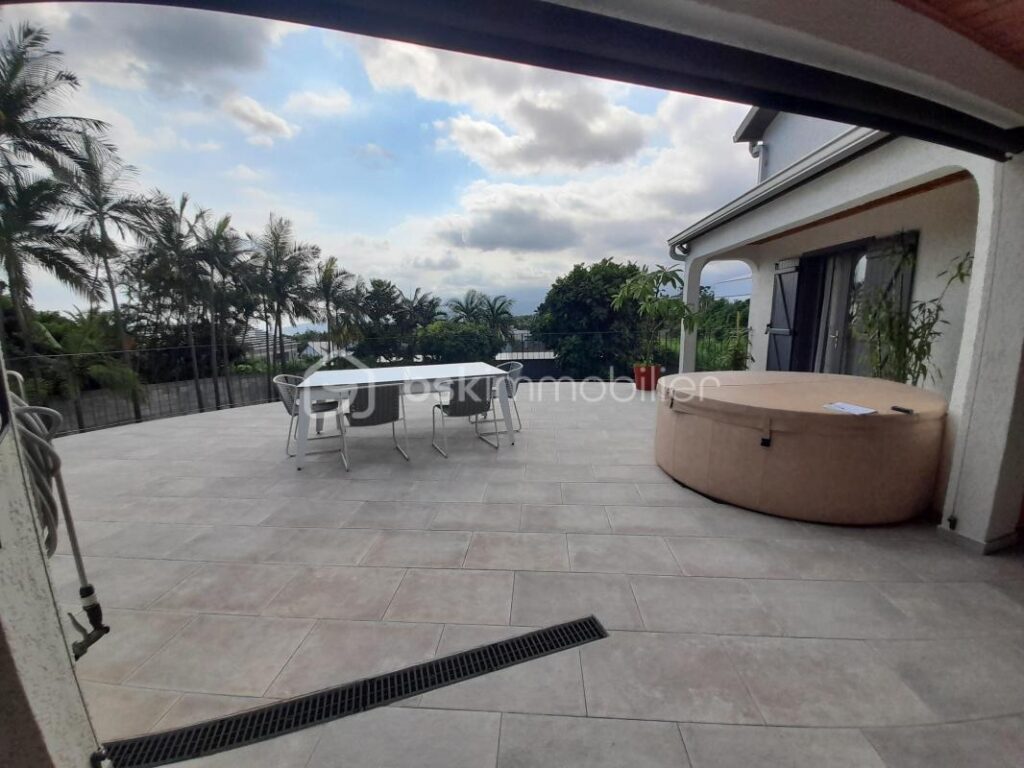 Villa d’architecte moderne de 295 m² : un véritable HAVRE DE PAIX dans le sud de la Réunion ! – 7 pièces – 5 chambres – 295 m²