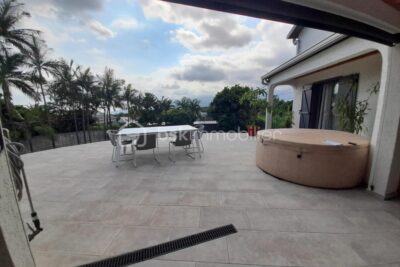 Villa d’architecte moderne de 295 m² : un véritable HAVRE DE PAIX dans le sud de la Réunion ! – 7 pièces – 5 chambres – 295 m²