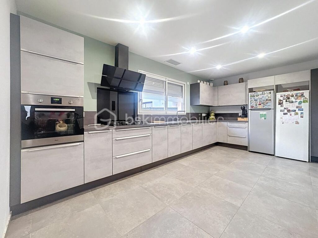 Maison en 5 pièces sous garantie décennale avec Terrasse / Garage / Parkings / Jardin – 5 pièces – 3 chambres – 111 m²