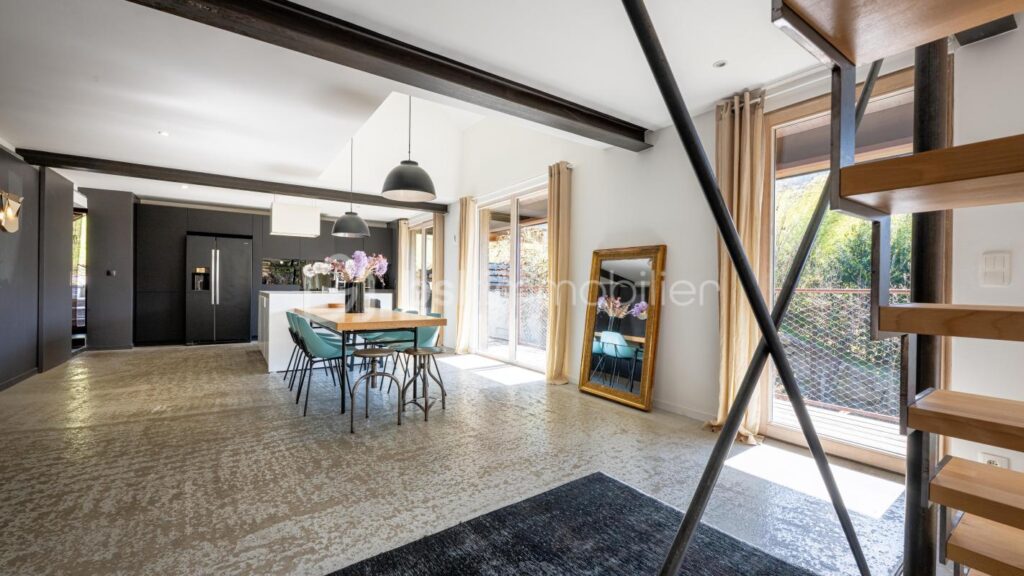 Maison d&rsquo;architecte 8 pièces 200m² Dngy-Saint-Clair – 8 pièces – 4 chambres – 185 m²