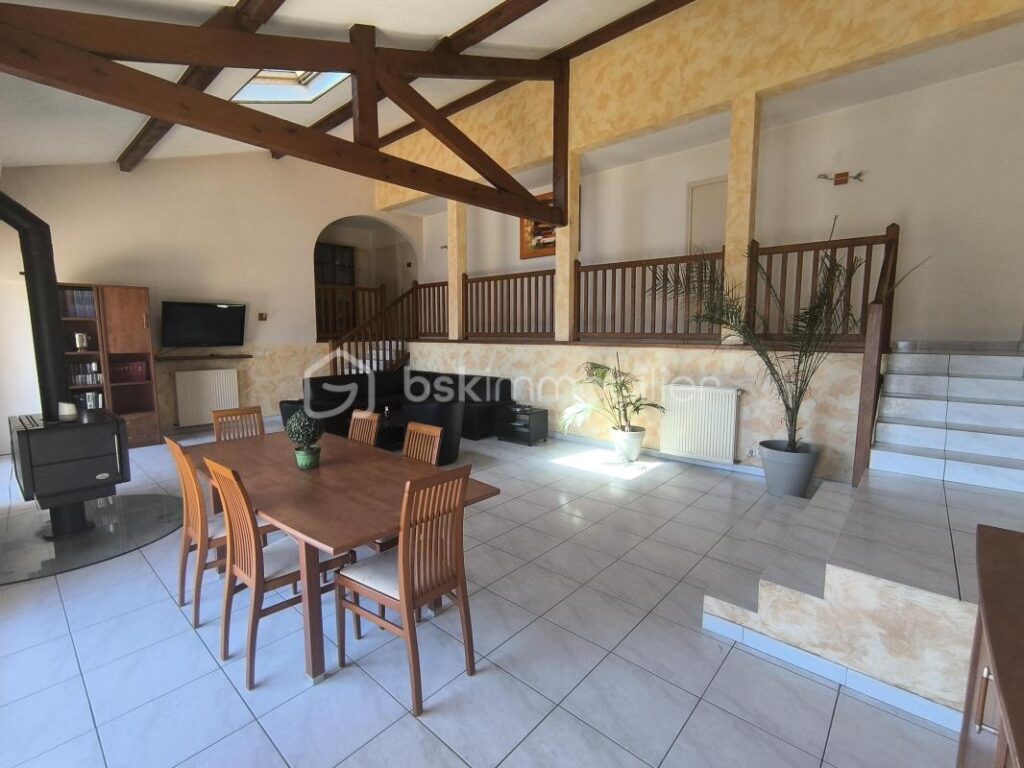 Exclusivité ! Bien rare – Maison familiale 151 m² sur 1 887 m² – 4 chambres – Vue dégagée – 6 pièces – 4 chambres – 151 m²