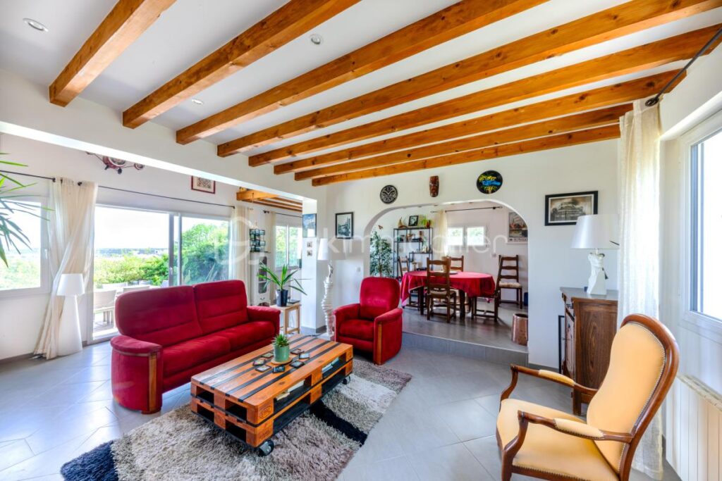PAVILLON CENTRE-VILLE SANS VIS-A-VIS – 8 pièces – 5 chambres – 141 m²