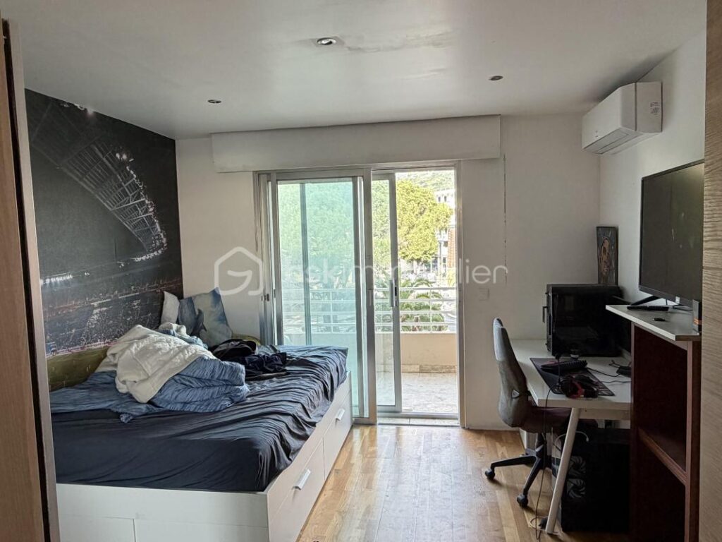 Cavalaire-sur-Mer (83240) – Appartement T4 traversant de plus de 84m2 en Centre Ville, à 150 m du bord de Mer – 4 pièces – 3 chambres – 84 m²