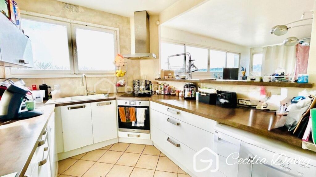 *** Nouveauté : Idéal premier achat ou rentabilité attractive pour investisseur ! Appartement 4 pièces très lumineux avec balcons, situé au cœur d&rsquo;un secteur recherché de la ville de Sens*** – 4 pièces – 2 chambres – 97 m²