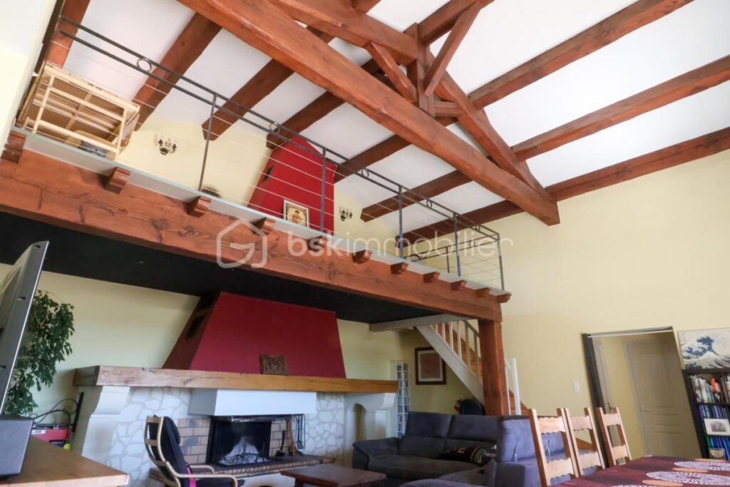 Villa Familiale 140 m², 3 Chambres, Piscine, Jacuzzi et Grand Garage – 5 pièces – 3 chambres – 140 m²