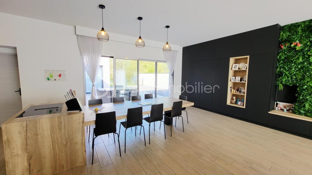 Maison plain pied tout confort – 6 pièces – 4 chambres – 156 m²