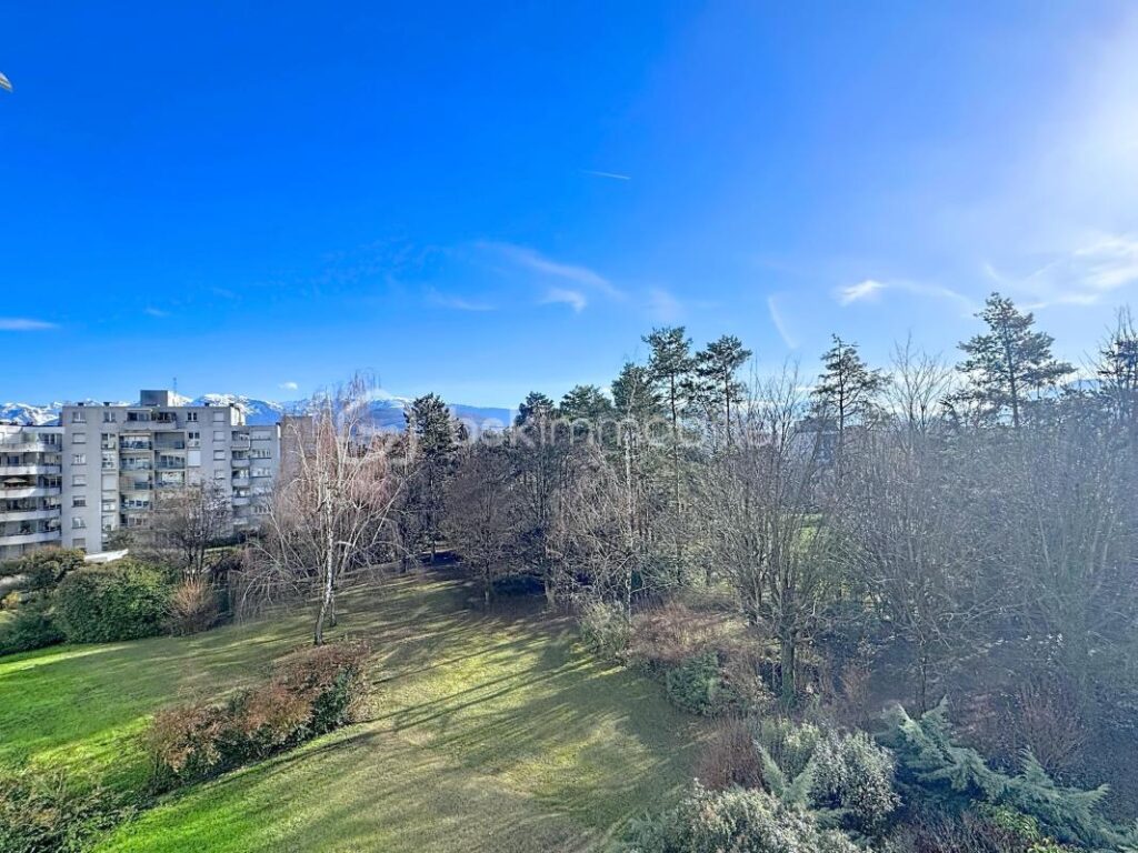 ✨ T4 traversant avec terrasse, vue dégagée et parc – Résidence fermée avec ascenseur ✨ – 4 pièces – 3 chambres – 84 m²
