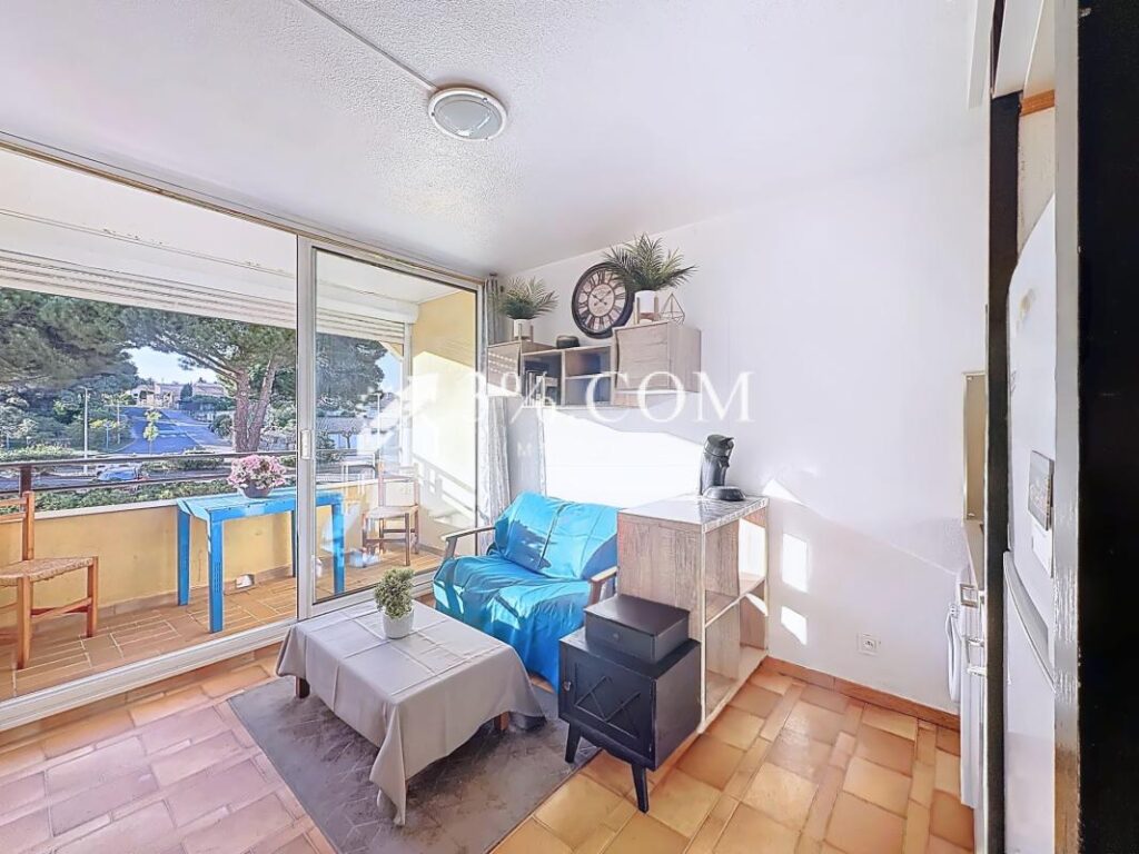 Appartement 3 pièces: 1 chambre + Cabine de 24 m2 avec balc – 3 pièces – 1 chambre – 23 m²