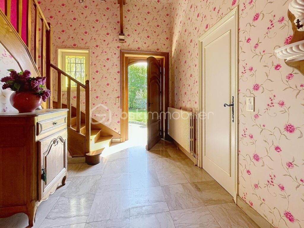 PAVILLON SUR SOUS SOL COMPLET – 8 pièces – 4 chambres – 178 m²