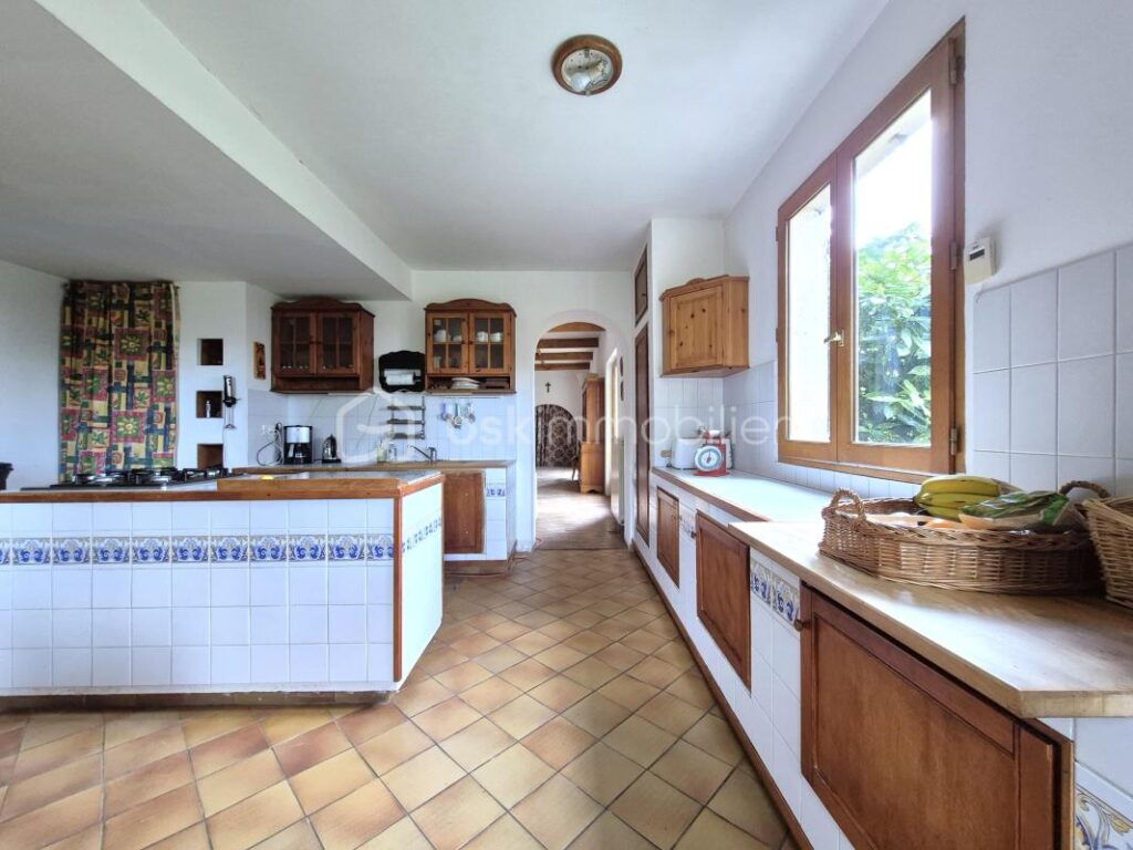 Maison de caractère – 167 m² – Jardin 1245 m² – 4 pièces – 3 chambres – 167 m²