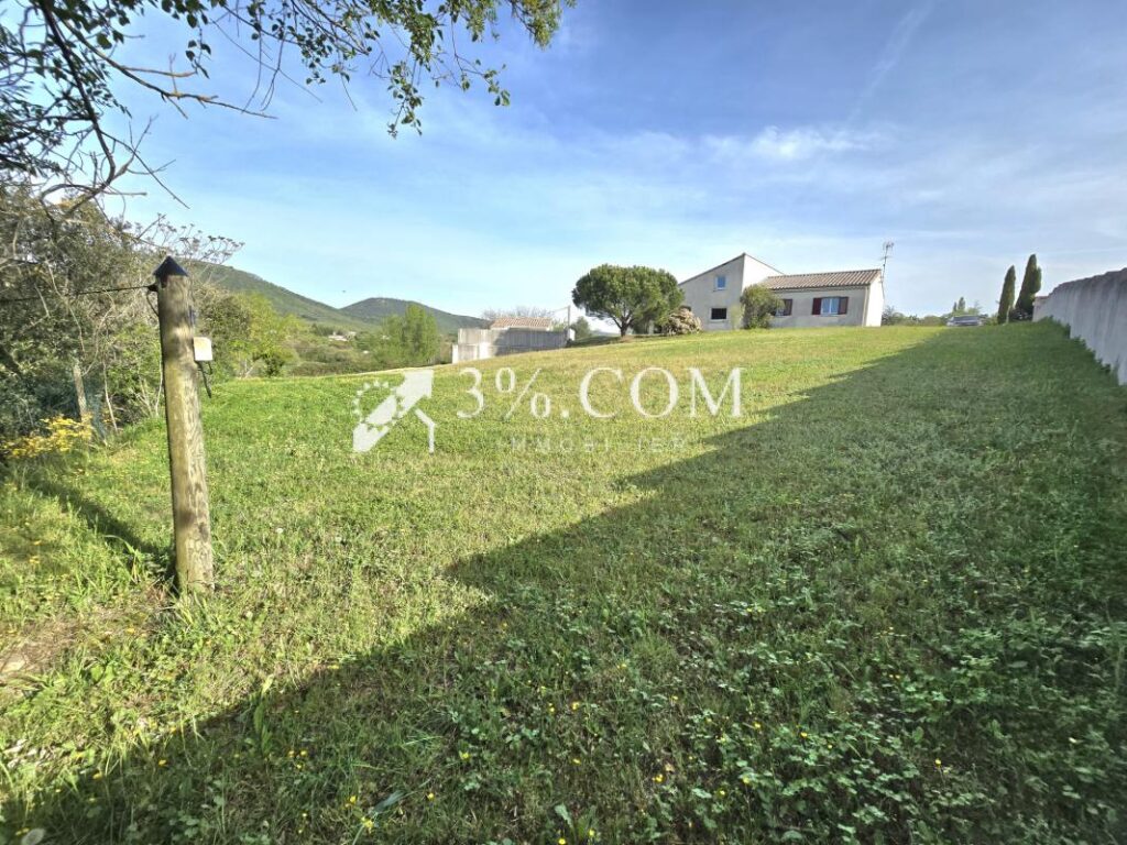 Terrain de 1148 m2 non viabilisé -plein sud et vue dégagée – NR pièces – NR chambres – 1148 m²