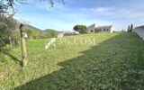 Terrain de 1148 m2 non viabilisé -plein sud et vue dégagée – NR pièces – NR chambres – 1148 m²