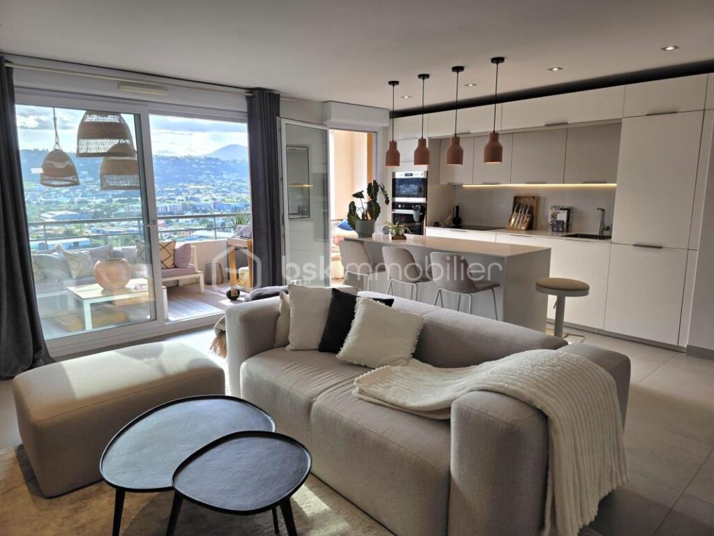 Nice – Corniche Fleurie | 3 pièces 66 m² | Terrasse 16 m² | Vue panoramique | Garage | Piscine – 3 pièces – 2 chambres – 66 m²
