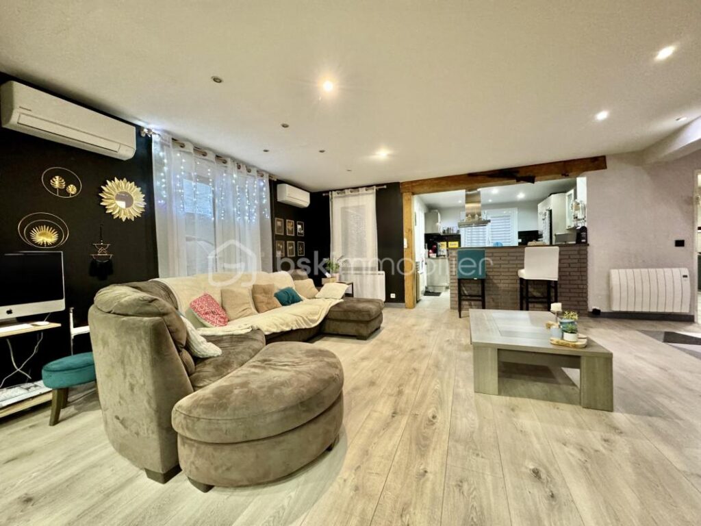Fublaines – Maison d’architecte 200 m² + potentiel 250 m² – Terrain 3 500 m² – 8 pièces – 5 chambres – 192 m²