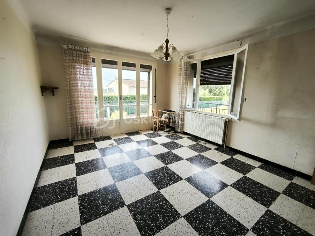 Maison avec vue panoramique sur la campagne gardoise – 4 chambres, dépendances et grand terrain arboré – 5 pièces – 4 chambres – 105 m²