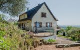 MAISON FAMILIALE AVEC VUE DÉGAGÉE, AU CALME DANS UN CADRE EXCEPTIONNEL PROCHE COMMODITÉS – 8 pièces – 5 chambres – 241 m²
