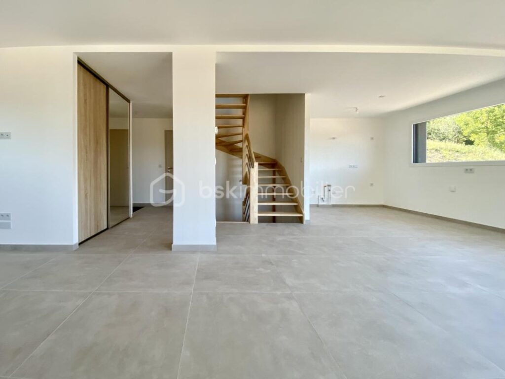 Magnifique maison 5 pièces sur 1088m2 de terrain à l&rsquo;entrée de Sillingy – 5 pièces – 4 chambres – 154 m²