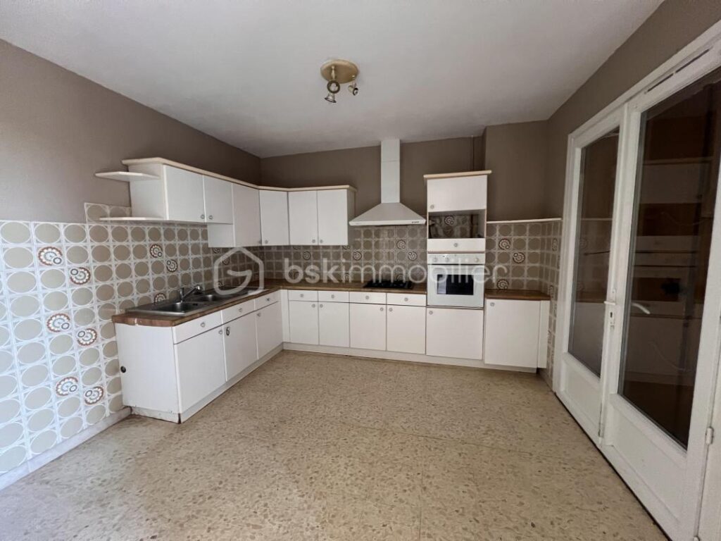 Villa double habitation sur 1810 m² avec vue – 7 pièces – 5 chambres – 168 m²