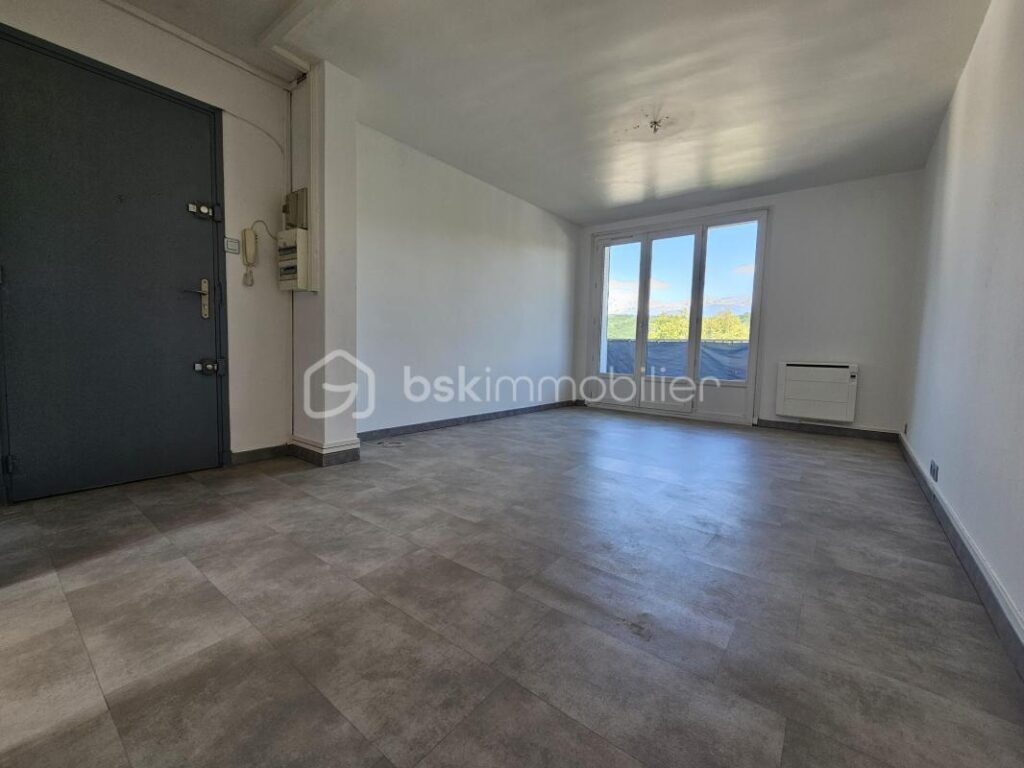 T3 lumineux en dernier étage avec balcons et vue dégagée – 3 pièces – 2 chambres – 57 m²