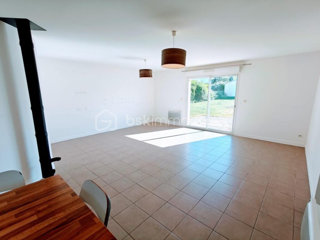 Pavillon plain-pied 3 chambres de 93m², garage, terrain 719m² – 4 pièces – 3 chambres – 92 m²