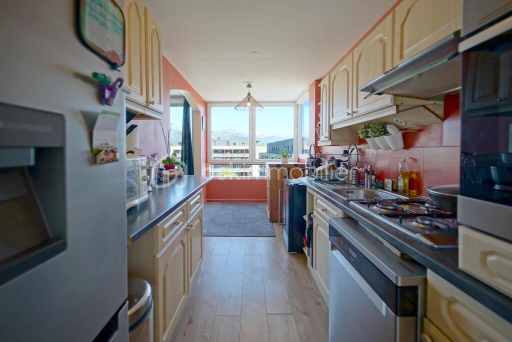 T3 lumineux avec vue montagnes – Centre Meythet (Annecy) – 3 pièces – 2 chambres – 68 m²
