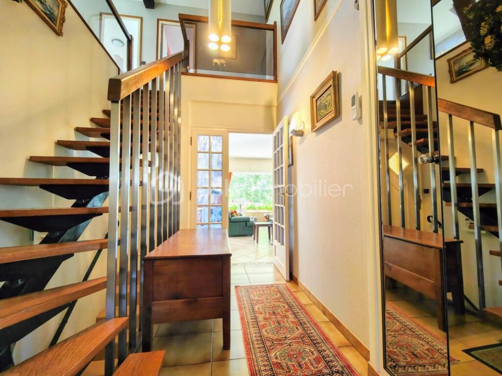 Plein centre, maison familiale av 5 ch sous-sol et jardin clos arboré ! – 8 pièces – 4 chambres – 180 m²