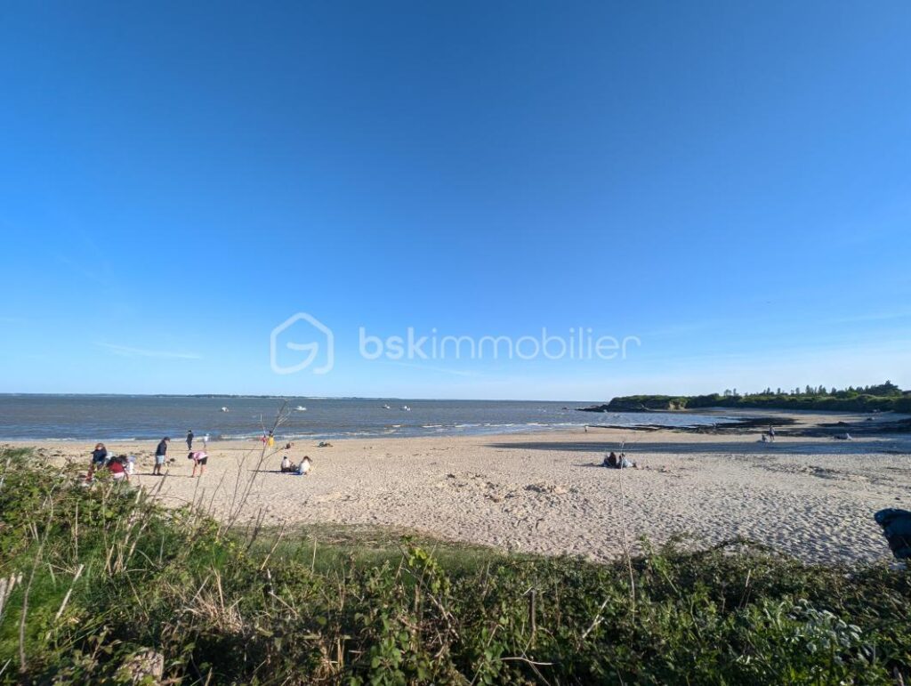 AMBON / TERRAIN A BATIR / VUE MER / 200 M DE LA PLAGE – NR pièces – NR chambres – 4031 m²
