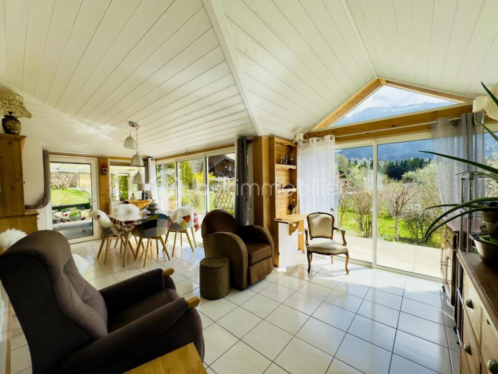 ✨ Saint Sixt – Maison familiale T6 rénovée avec vue montagnes, terrain de 1 262 m² ✨ – 6 pièces – 3 chambres – 128 m²