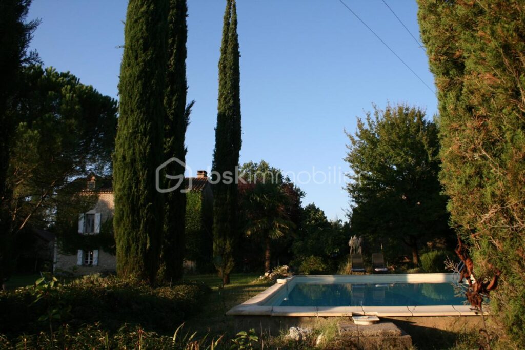 Évasion rustique en pleine campagne : sublime corps de ferme avec piscine et vaste terrain à Berganty – 15 pièces – 3 chambres – 374 m²
