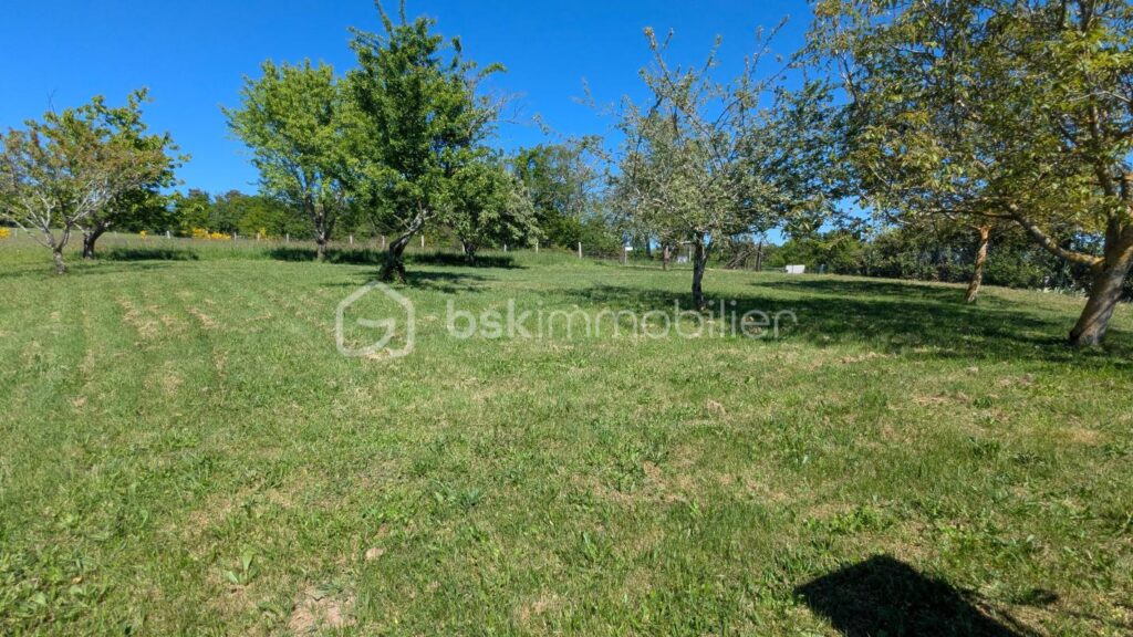 FERME RENOVEE AVEC 1Ha – 4 pièces – 3 chambres – 150 m²