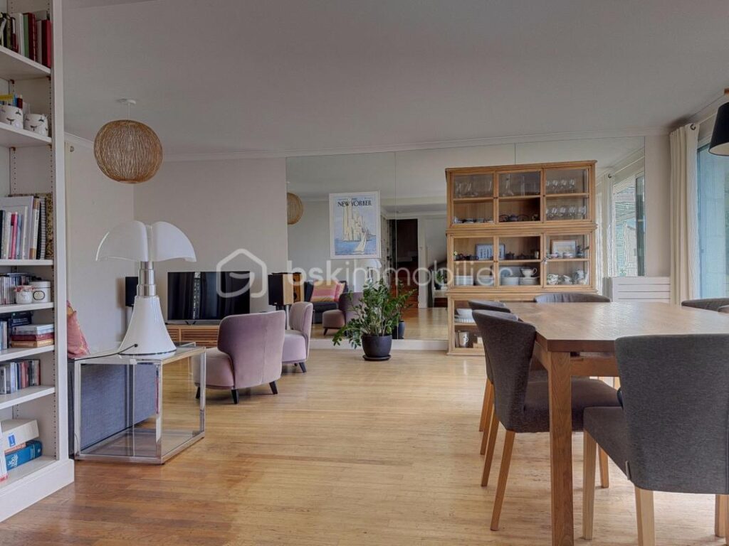 Appartement haut de gamme avec vue sur le Palais des Papes – 6 pièces – 5 chambres – 180 m²