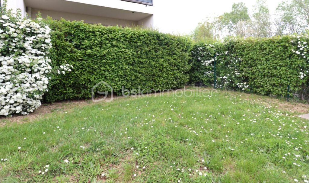AGREABLE APPARTEMENT TRAVERSANT ET LUMINEUX ( 3 pieces 53 m² ) AVEC PLACE DE PARKING PRIVATIVE – 3 pièces – 2 chambres – 53 m²