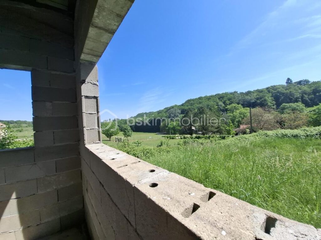 Maison à terminer de 160 m² – Vue campagne – Pessac-sur-Dordogne (33890) – 1 pièce – 4 chambres – 160 m²